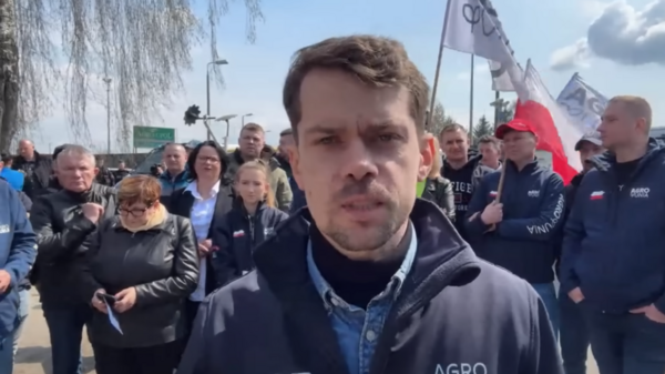 Protesty rolników z AgroUnii przeciwko niekontrolowanemu tranzytowi ukraińskiego zboża. Kołodziejczak z problemami prawnymi: "To ma zakneblować mi usta"