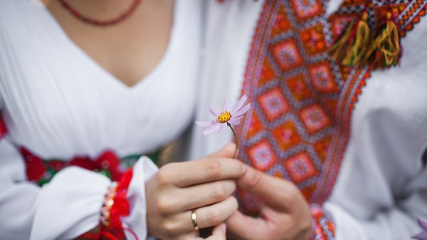 "Okupanci, nie drażnijcie Ukrainek!". Kobiety na Ukrainie walczą z rosyjskim okupantem. Powstał kobiecy ruch oporu