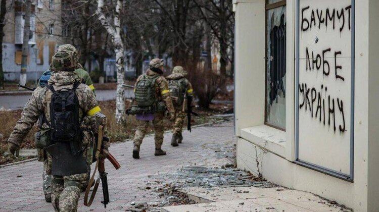 Ukraińscy żołnierze w Bachmucie