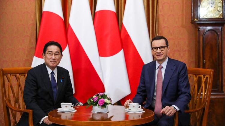 Premier Japonii Fumio Kishida i Polski Mateusz Morawiecki