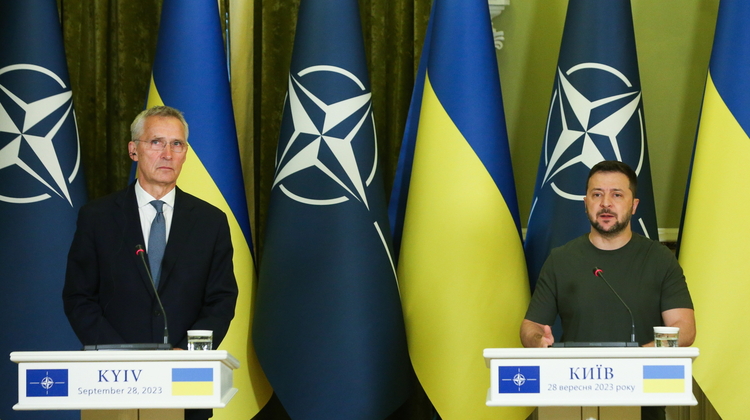 Sekretarz NATO Jens Stoltenberg i prezydent Ukrainy Wołodymyr Zełenski