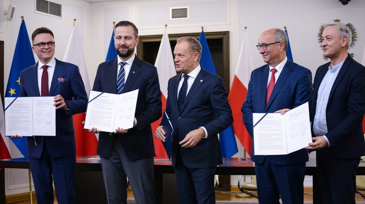 Przewodniczący Polski 2050 Szymon Hołownia, prezes Polskiego Stronnictwa Ludowego Władysław Kosiniak-Kamysz, a także przewodniczący Platformy Obywatelskiej Donald Tusk oraz współprzewodniczący Nowej Lewicy Włodzimierz Czarzasty i Robert Biedroń