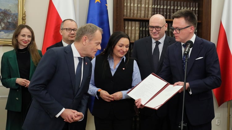 Premier Donald Tusk odbierający uchwałę o wyborze na stanowisko przez Sejm