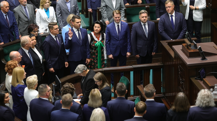 Ślubowanie nowych posłów w Sejmie