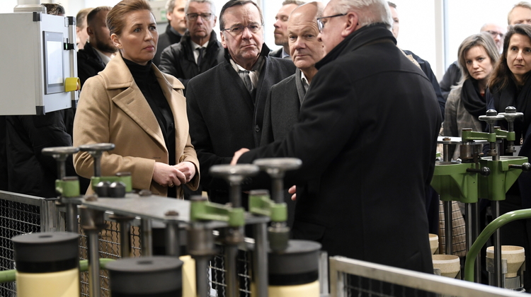 Kanclerz Niemiec Olaf Scholz, Premier Danii Mette Frederiksen i szef MON Niemiec Boris Pistorius