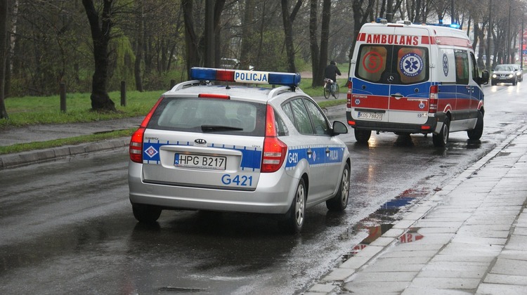 Policja i pogotowie - zdjęcie poglądowe