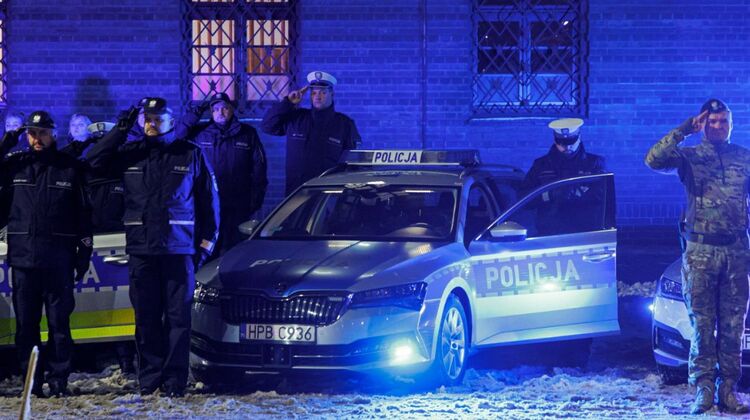 Wrocław, 05.12.2023. Funkcjonariusze policji oddali hołd poległym na służbie kolegom