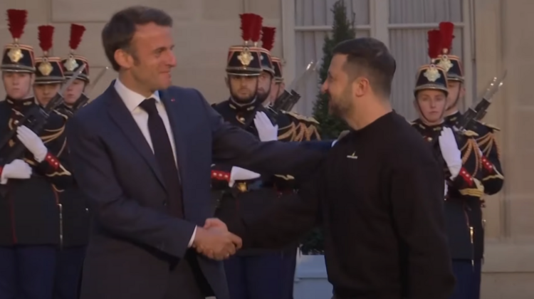 Prezydent Francji Emmanuel Macron i prezydent Ukrainy Wołodymyr Zełenski