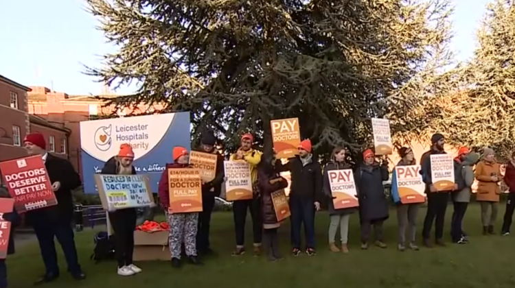 Protest brytyjskich młodych lekarzy