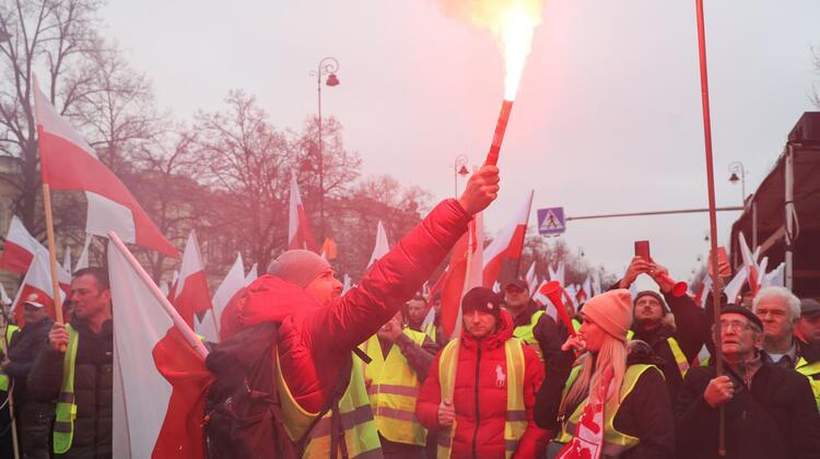 Rolnicy protestują przed KPRM