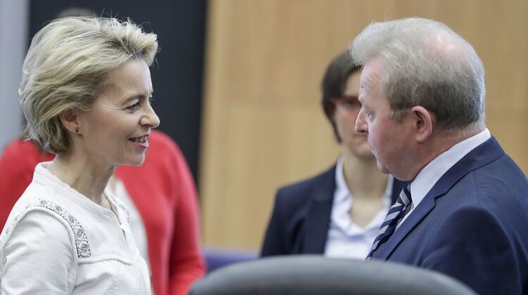 Ursula von der Leyen i komisarz Wojciechowski