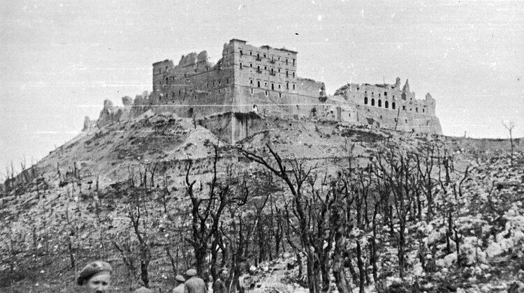 Żołnierze 2 Korpusu Polskiego na Monte Cassino.