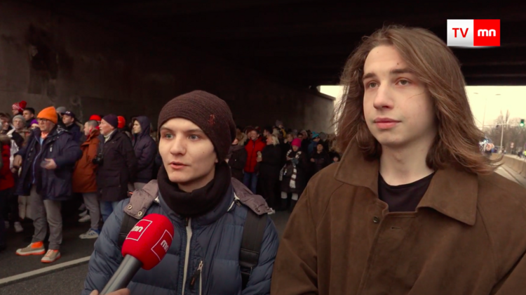 Dwóch młodych mężczyzn, jeden z Ukrainy