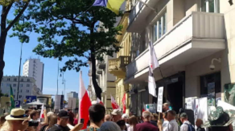 Demonstracja pod ambasadą Ukrainy