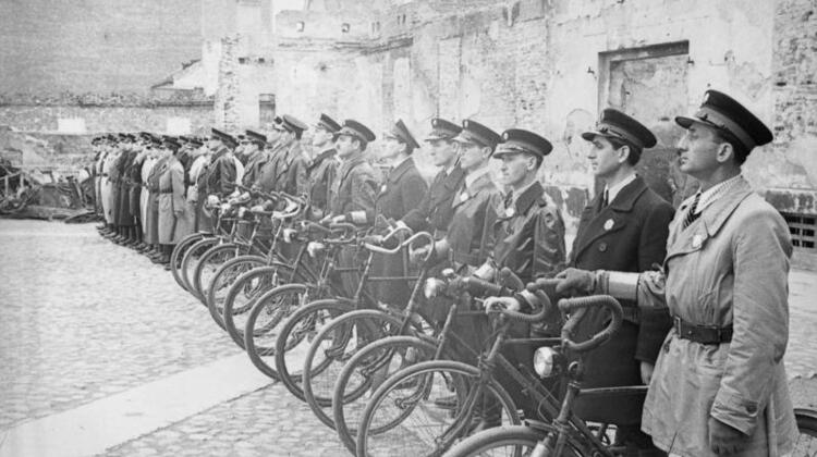 Żydowscy policjanci w getcie warszawskim, maj 1941